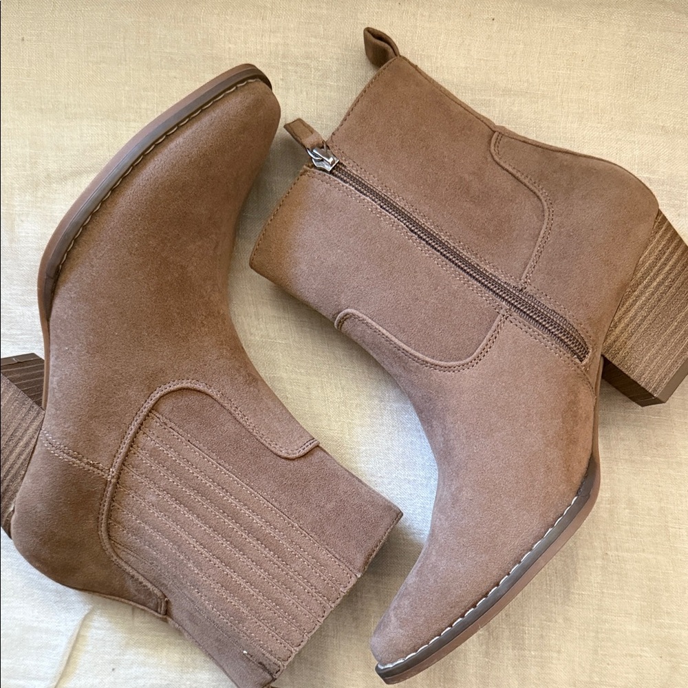 Donated * Brown Faux Suede Ankle western Boots